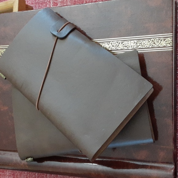 Notebook - Picture 1 of 4